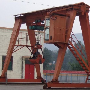 門式抓斗起重機