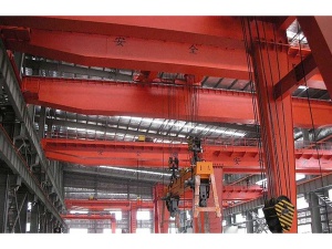 半龍門(mén)式起重機(jī)