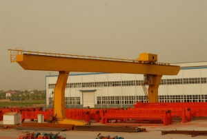 L型龍門(mén)起重機(jī)