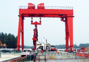 盾構用門式起重機